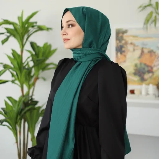 Başörtüsü Modasında 2024 Yazının En Gözde Trendleri: Renkler, Desenler ve Stil Yenilikleri